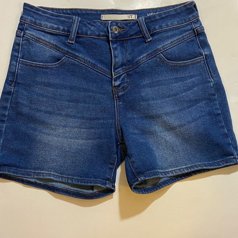 VINTAGE HELENA HIGH RISE SHORTS SIZE 6